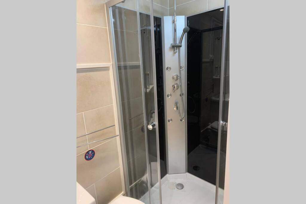 Joli Studio Tout Confort Avec Toutes Commodites Vaulx-en-Velin Εξωτερικό φωτογραφία